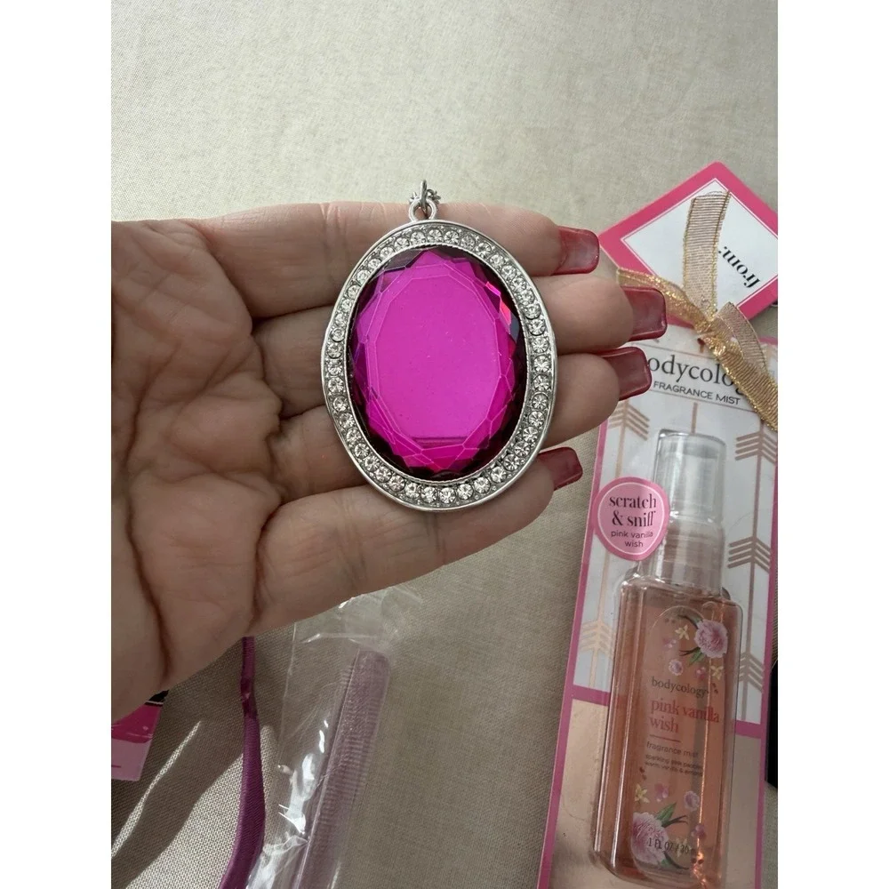 Miss‎ Piggy Makeup Bag Beauty Bundle Necklace Lipstick Pink Gift Set NWT